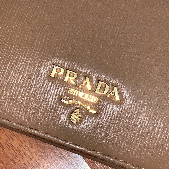 Authentic Prada Soft Calfskin Vitello Move Wallet with Authenticity Card - Picture 5 of 16